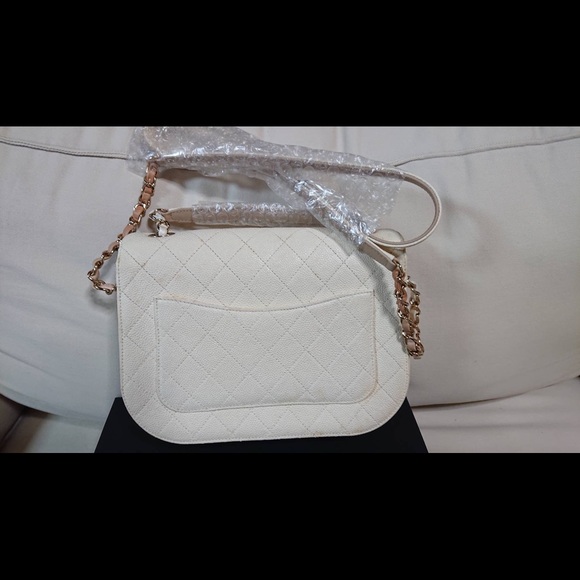 Chanel flap bag white - Picture 4 of 15
